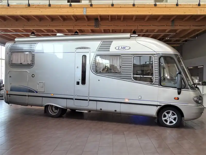 LMC I 6905  